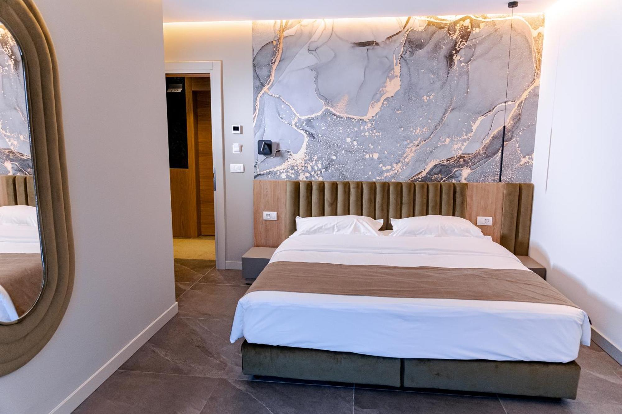 בורסא Hotel Ina מראה חיצוני תמונה